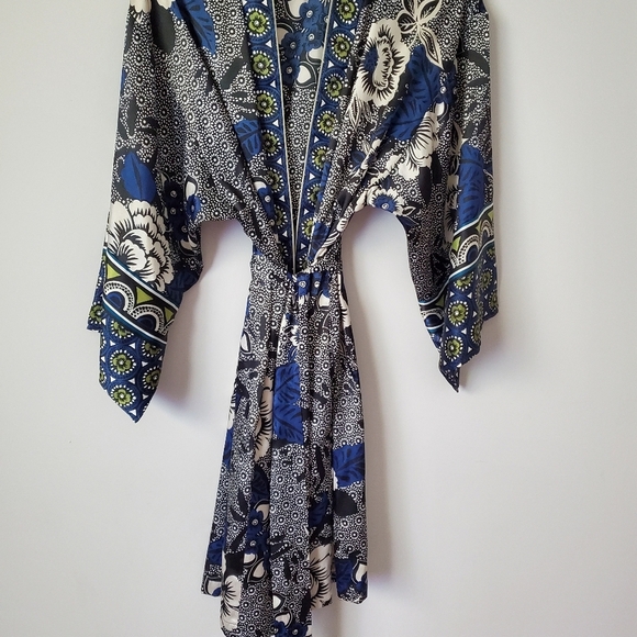 Oscar De La Renta Neman Marcus Floral Blue and Black Women's Robe Kimono - Picture 10 of 10